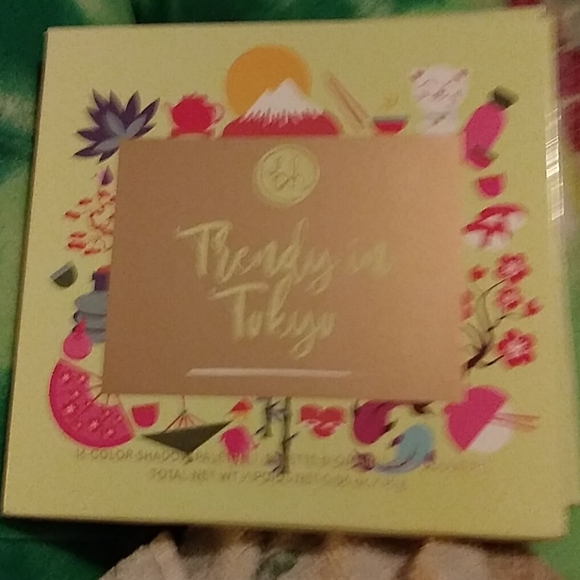 Trendy in Tokyo - Picture 1 of 2